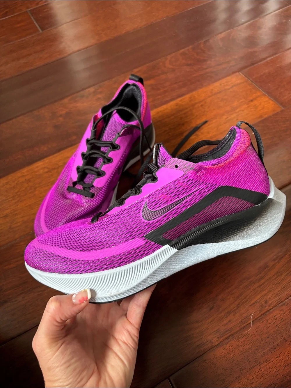Nike zoom fly 4 Women's Running Shoes in Vibrant purple, black and gray - Picture 2 of 7